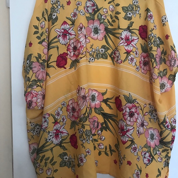 Blouse, never used.  Polyester .  Size medium. - Picture 1 of 2